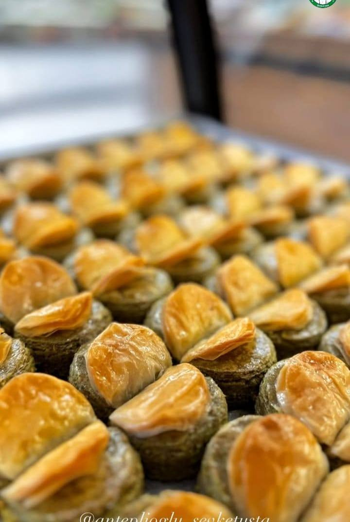 حلويات ومعجنات الجود تشرفونا بكل وقت حي القاهرة سوق علي نعمة مجاور العطار أبو محمد ***********
