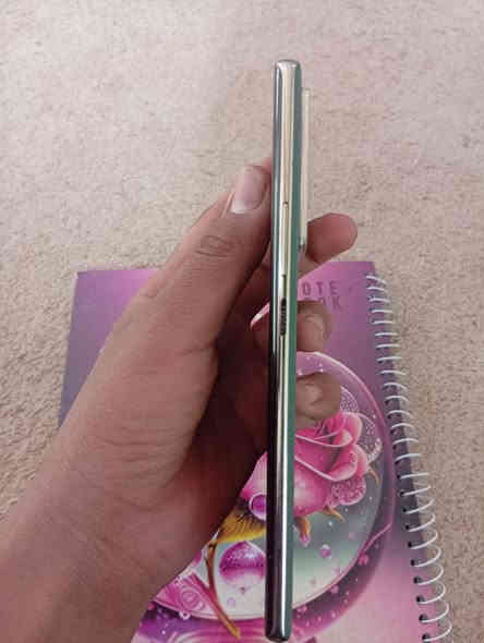 السلام عليكم جهاز انفنكس نوت ٤٠برو
جهاز كامل ملحقات 
ذاكره ٢٥٦ 
بيه نقض دكمه وكسر بل شاشه صغير 
السعر ١٣٥ قفل ***********
