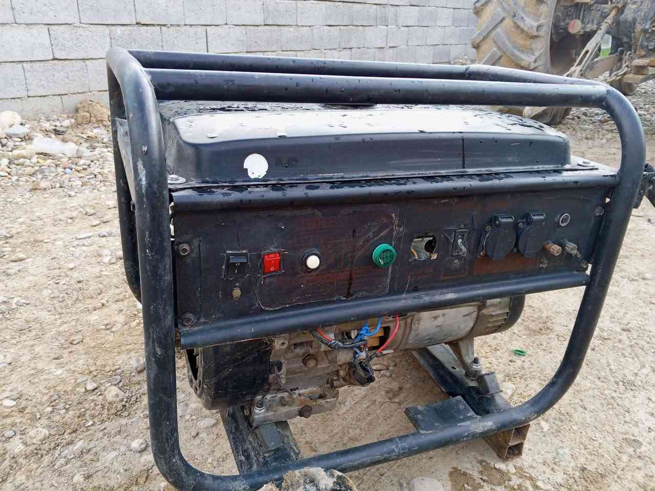 السلام عليكم مولده للبيع يولد  25انبير شرط شغال مامفتوح المكان ناحية جباره الاستفسار ***********
