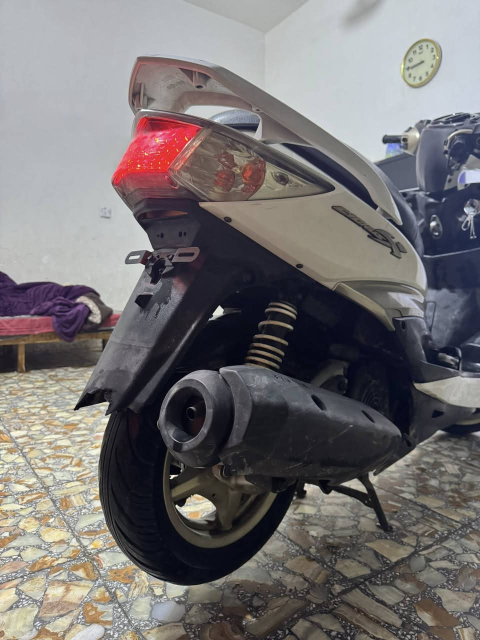 سلام عليكم سنكس فحل طلاعات دراجه خير من الله دراجه نوزل خطين دبل مو تك   الدراجه سالهه شهر من نازله رمبه مكتاتبه موجوده نزلته  1350 العنوان بغداد مدينه الصدر 💕بس وتساب ***********
