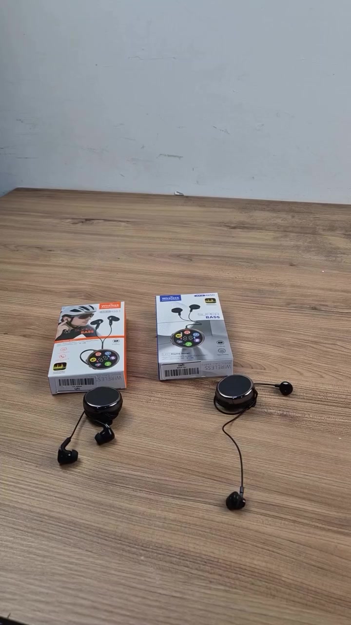 اذكر الله +صلي على النبي 🔥🤍
افحص اي طلب مني قبل لاتستلم لضمان حقك لان حقك يهمنا✨🔥

سماعات بلوتوث AKZ – إصدار Q50 و Q51 مع شاشة LED وزر سماع المحيط

الاستخدامات

الاستماع للموسيقى أثناء المشي والرياضة

إجراء واستقبال المكالمات بدون استخدام الهاتف

استخدام آمن في الأماكن العامة والقيادة

تشغيل الموسيقى مباشرة من كرت ذاكرة TF

مناسبة للاستخدام اليومي والأنشطة الخارجية

المميزات

اتصال بلوتوث لاسلكي ثابت (Q50  Q51)

وحدة تحكم دائرية ذكية متصلة بالسماعة (Q50  Q51)

شاشة LED لعرض حالة التشغيل ومستوى البطارية (Q50  Q51)

وقت التحدث يصل إلى 28 ساعة، مع شحن سريع خلال ساعتين فقط،

وقت استعداد (Standby) يصل إلى 130 ساعة للاستخدام الطويل دون قلق من نفاد البطارية.

تحكم كامل بالموسيقى والمكالمات (Q50  Q51)

مايكروفون مدمج للمكالمات (Q50  Q51)

زر مخصص لتفعيل المايك الخارجي وسماع المحيط (Q50  Q51)

سماع الأصوات المحيطة أثناء تشغيل الموسيقى لتعزيز الأمان (Q50  Q51)

دعم تشغيل الموسيقى عبر كرت TF بدون هاتف (Q50  Q51)

شحن سريع عبر منفذ Type-C (Q50  Q51)

صوت واضح مع تقنية Super Bass (Q50  Q51)

ميزات خاصة بكل إصدار

تصميم خفيف وبسيط مناسب للاستخدام اليومي (Q50)

استهلاك طاقة أقل للاستخدام الطويل (Q50)

سماعات In-Ear مع وسادات سيليكون ناعمة تدخل داخل الأذن (Q51)

ثبات أعلى أثناء الحركة والرياضة (Q51)

صوت أقوى وباس محسّن للأنشطة الخارجية (Q51)

المواصفات

طول سلك السماعة: 40 سم

قياس الكارتون:

- الطول: 9.5 سم
- العرض: 3 سم
- الارتفاع: 17 سم

نوع السماعة: In-Ear

نوع الشحن: Type-C

بلد المنشأ: صنع في الصين

محتويات الصندوق

سماعة بلوتوث AKZ (Q50 أو Q51 حسب الاختيار)

سلك شحن Type-C

دليل الاستخدام

الملاحظات

ميزة سماع المحيط تعمل عبر زر مخصص وليست تلقائية

السماعة لا تعزل الصوت الخارجي بالكامل عند تفعيل المايك الخارجي

مناسبة للرياضة، المشي، والقيادة

يدعم التشغيل بدون هاتف عبر كرت TF
السعر 25 الف والتوصيل مجاني 🔥🔥🔥🔥🔥🔥
#سماعات_بلوتوث_رياضية #سماعات_ديجيه_صوتيات_شخصيات_كرتونية_كشافات_عقود_لمبات #الشعب_الصيني_ماله_حل😂😂 #اربيل_كربلاء_النجف_ميسان_كركوك_ذي_قار_سليمانية_دهوك_الموصل_فاشن_مودل_العراق #فولو_للبيج❤️


**إذا كنت صاحب هذا الإعلان وتريد حذفه لأي سبب، رجاءا أرسل رسالة إلى الدعم الفني**