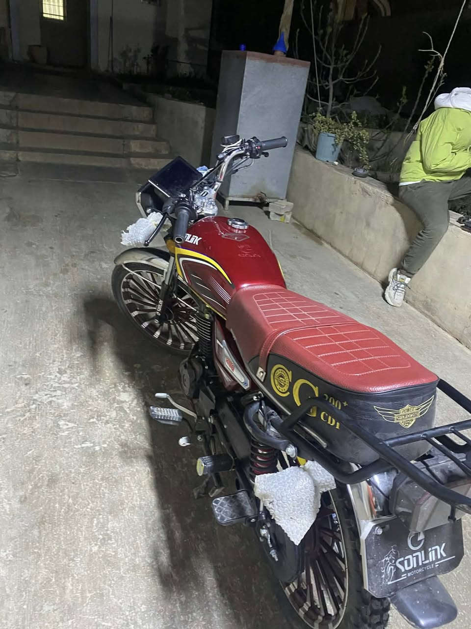 للبيع دراجه سونلك 2025 محرك200 ضاغطه وزنجيل ماشي 4000 مصارله هواي من انشد الاستفسار خاص او اتصال ***********
