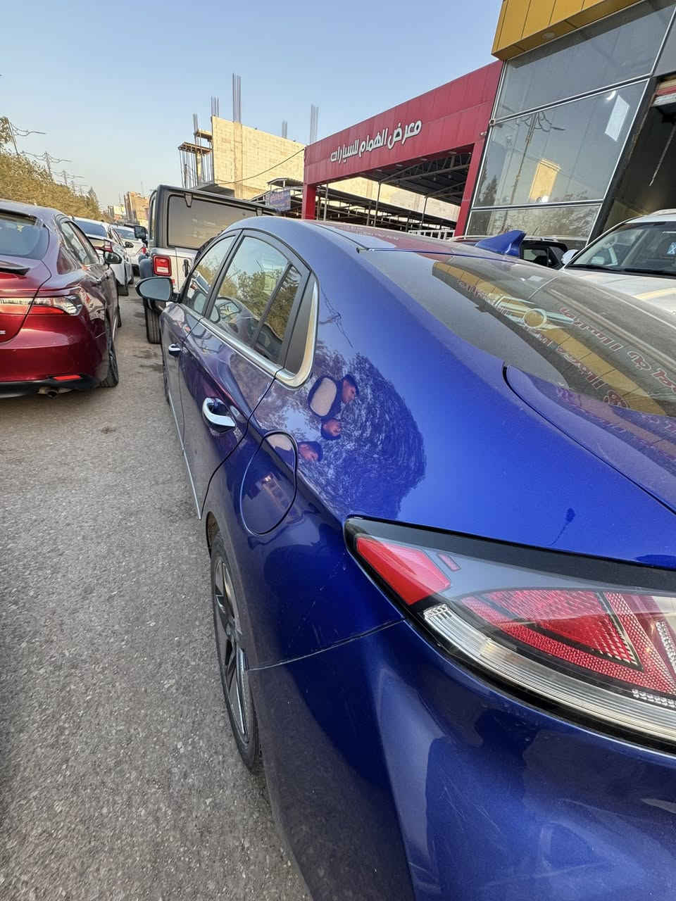 السلام. عليكم هونداي ايونك موديل 2022 السياره اعلى فئة مواصفات  ضررها موضح بل سونار  رقم بغداد باسمي 
تبريد قطعتين 
شاشه كبيره 
بصمه 
اشاير بل مري 
هاند بريك بصمه
مري قلاب 
داخل جلد 
كرسي. كهرباء 
تدفئه وتبريد كراسي 
ويل الجبير. رياضي 
 سترين حرف. دي 
فتحه. 
رادار قياده 
ورادارات جانبيه وبعد بيها مواصفات. 1/1 
138 وبيها مجال 
***********
