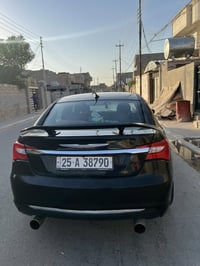 C200 موديل 12 بيها قطعتين السعر 75 وبيها مجال للاتصال 07817893368