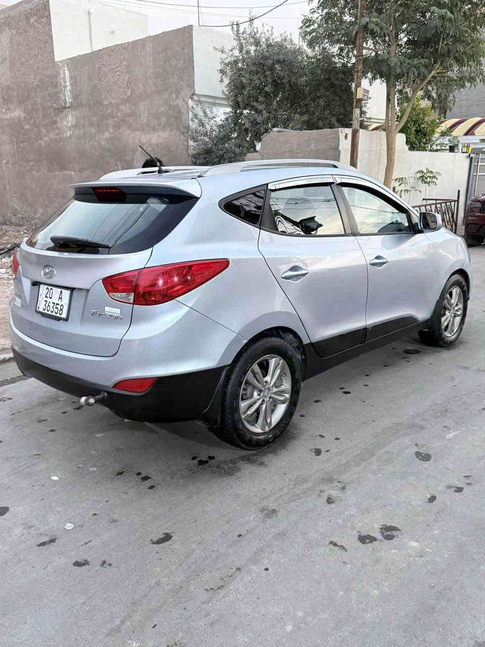 السلام عليكم 
توسان 2011 وراد امريكي للبيع السعر 118 وبيه مجال 
رقم انكليزي بسمي وهزه جديده تبريدشغال مكاني الثعالبه
بدون نقص صدر وتايرات ومكينه كير بحاله جيده ظرره امريكا بنيد مبدلوجاملغ ابلادي وبدايه الشاصي بارد ايرباكات سليمه 
بلعراق امبدل بيه باب الصدر وكلير باب وجاملغ  صبغ بدون دواخل محرك 2400 دوش الخلفي كشنات جلد وشاشه وداش كام مراوس ابحدث *********** بغداد, العراق
