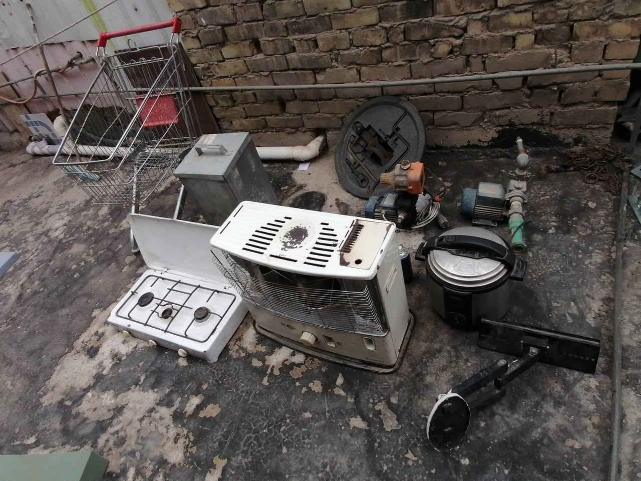 سلام عليكم ماطور بوستر 40الف ماطور عادي 30الف جك 25الف جك ابو فلينه 15الف كدر ضغط 20الف صوبه نفطيه سعر 20 الف طباخ ب 10  عربانه سله  كرسي مكتب 25الف كومدي عامودي ب 50الف مكاني بغداد حي تراث ***********
