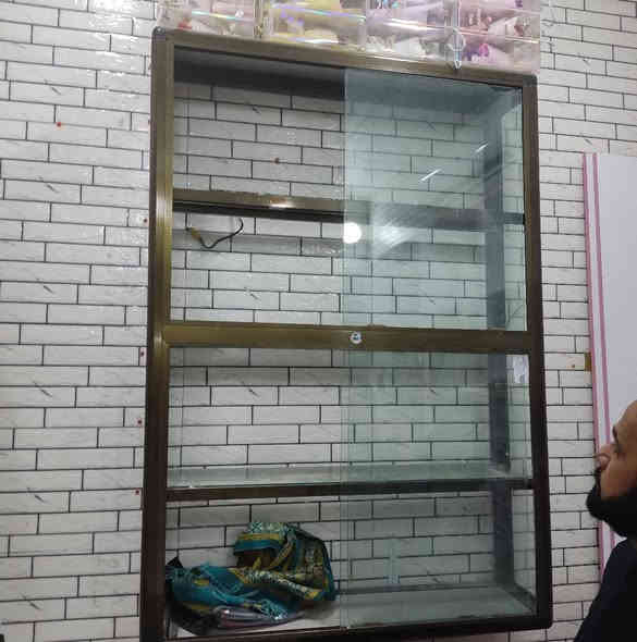 جام خانه+ ميز للبيع 
*********** عمارة
