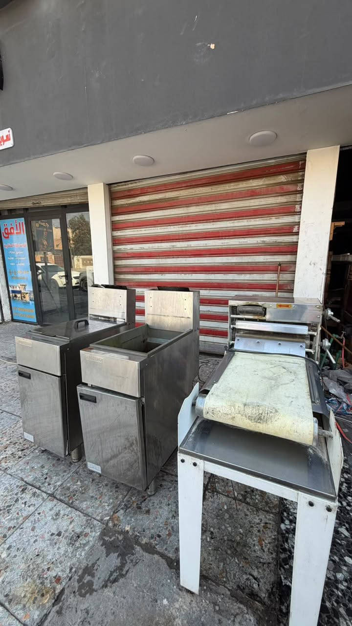 سلام عليكم غراض مطعم للبيع شلع كلهن
قلايات 2
برادات بارد 3
حماية 1 
فرن مال بيتزا 1
عجانة حجم صغير 1
فتاحة 1 
مثرامة لحم 1
ميوزة ستيل 2
طباخ أربع عيون 1
للأستفسار ‏‪***********‬‏ 
أدمن وافق
