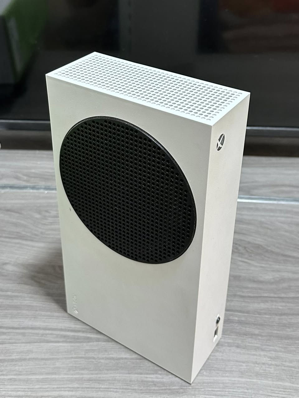 السلام عليكم 
سيريس اس 512gb
جهاز مامفتوح ونظيف بمعنى الكلمة تفحص وين ميعجبك 
كامل ملحقاته متوفره 
فقط الجويستك بيها درفت الكير الايسر 

السعر 375الف 
***********
مكاني نجف - كوفة
