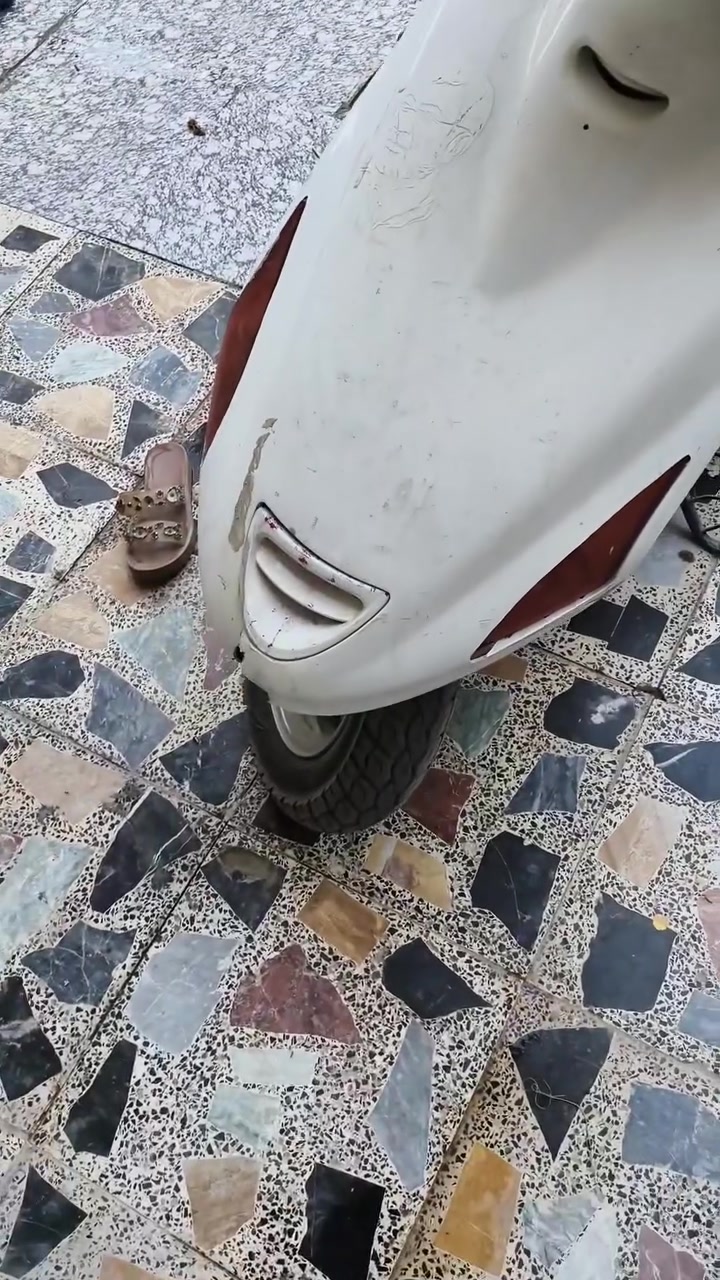 فراشة فحل كلشي بيها شغال هندر سلف صارلي شهر تاركها دراجة نضيفة بس ما غاسلها متروكة ب٢٨٠ وبيها مجال قليل حق الجية الشراي يتصل ***********
