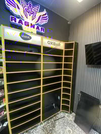 تنفيذ رفوف عرض مع زاويه كيرف  اضافة اعلانات حسب طلب الزبون   تنفيذ ديك...