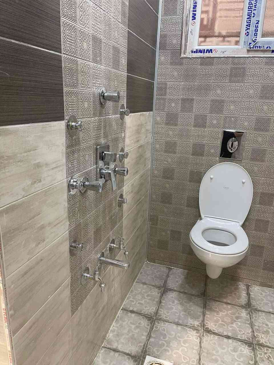 ‎بيت للبيع  100 م بناء جديد نهاية 
2022
السعر ٢٦٠ مليون

‎الواجهة 5 م
‎نزال 20 م
مدخلين للبيت 
‎طابو صرف وليس زراعي 
‎الغزالية الهياكل  العقداء المثلث
‎ثاني فرع عن الشارع العام محلة 446
‎‼️البيت معزول عزل حراري للطابقين بمواد ايطالية

‎‼️ البيت معزول بمواد عزل رطوبة من شركة سيكا البلجيكية 

‎ طابقين كامل 100‎%‎
‎عدا الواجهة تحتاج فقط صبغ
‎3 غرف نوم 
‎غرفة استقبال 
‎غرفة غسيل 
‎حمامات عدد 2 كبير
‎حمام عدد 1 للضيوف 
‎هول داخلي مفتوح كبير 10 متر
‎ ارضية الاستقبال باركيه اسباني
‎البيت بناء درجة فوق الاولى 
‎بورسلين ايطالي ط الارضي بالمادة 
‎بورسلين ايراني ط2 بالمادة 
‎سيراميك مصري +هندي بالمادة 
‎ديكورات جبسن بورد وسقوف ثانوية للاستقبال و الهول والحمامات والمطبخ
‎ابواب صاج خشب درجة اولى 
‎ابواب تركي للطابق الثاني 
‎ديكورات و ورق حائط الماني 
‎منظومة تقطير سبالت
‎منظومة كاميرات
‎منظومة كهرباء ATS
‎منظومة ستلايت
‎منظومة ماء 3 خطوط
‎منظومة نفط دفن 
‎‼️كل الخلاطات و انابيب الماء و تشطيبات الصحيات ماركة كروهي الالماني 
‎‼️كل كابلات الكهرباء و التشطيبات ماركة ABB الالماني و Nextlite ضمان 25 سنة حقيقي 
‎الموقع:الهياكل قرب اسواق اميره
‎رابع فرع من خدمي الاسواق 
‎ (منطقه مبلطه وكاملة الخدمات)

‎ الاتصال ***********
