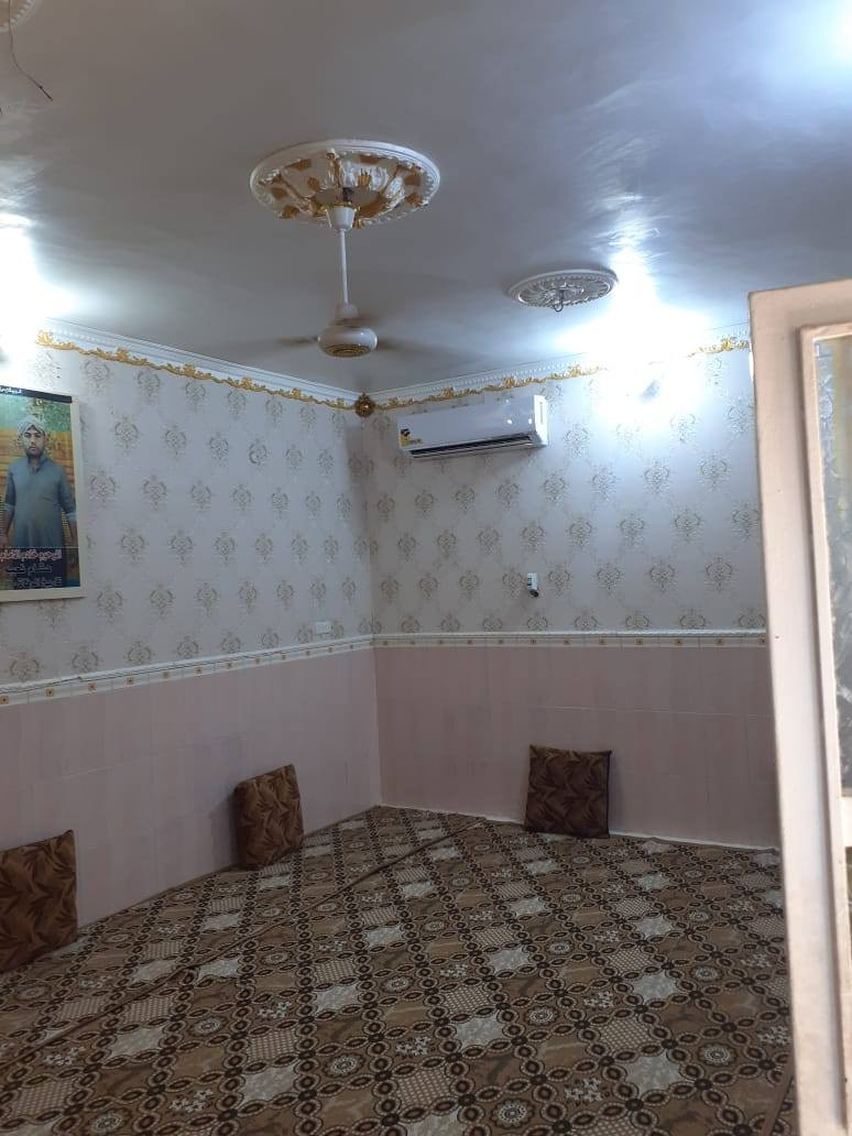 بيت للبيع المساحه ٢٤٠ متر محجوز للمصرف العقاري حي الحريه خلف مستشفى الشهيد فيروز مقابل حسينية السجاد البيت ٣ غرف نوم ٣ صحيات داخليه وخارجيه البيت طابق واحد عكاده يباع إقرار محكمه باسم المشتري السعر ٨٠ مليون قابل للتفاوض 
التواصل على الرقم
***********
