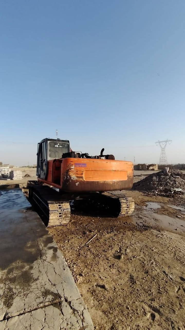حفاره فيات هيتاشي
حجم 215
منفيس دهوك 
مضخه محرك معمرات جدد 
رگه جبيره 
السعر 185بيه مجال 
الإتصال ***********

