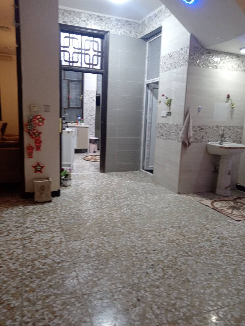 السلام عليكم
.
دار للبيع زراعي سند ٢٥.

حلة شارع ٨٠ فرع بانزين خانة اضواء بابل
مساحة ١٥٧م
طابقين بناء حديث ٣غرف نوم
طابق ارضي ٢نوم وصالة وكيلدور ومطبخ ومجمع صحيات وكيلور
طابق اول غرفة نوم وهول
للاستفسار***********
***********
*********** ابواحمد لبيع وشراء العقارات في بابل مكتب البيت الأمين حلة نادر الأولى قرب آسواق الجمل ملاحظة نستقبل جميع عروض البيع والشراء والايجار الرهن
