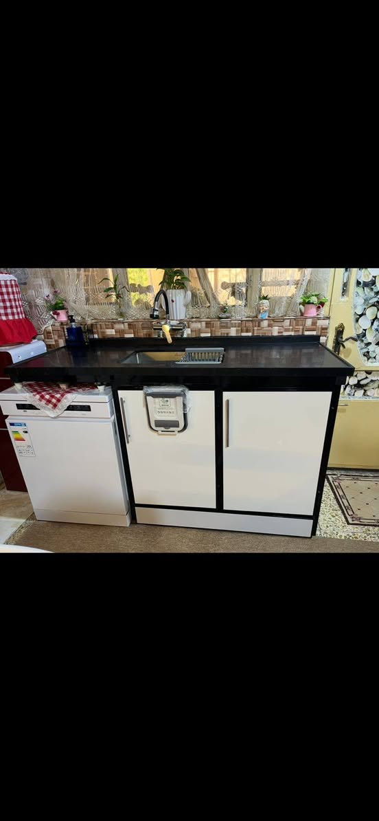 كاونتر مستعمل نظيف جدا للبيع السعر 600 الف للأستفسار
*********** واتساب
