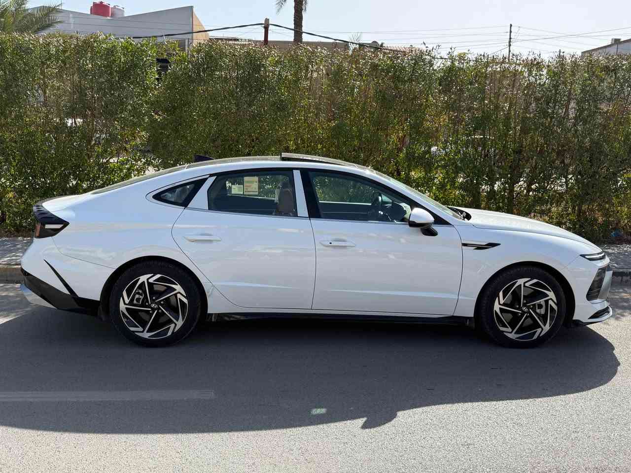 السلام عليكم هوندا سوناتا 2024سياره خليجيه كفاله  سياره بلاديه فول مواصفات بصمه بنو راما داخل جملي  شاشه طويله ديجيتال شفتات ستيرن تحكمات ستيرن حساسات أمامية خلفي كاميرا خلفيه اوتواهولد شحن واير ليس مري شفط بردات خلفيه   ماشيه 4الاف    السعر 245 المكان حي العدل                                                           *********** بغداد, العراق
