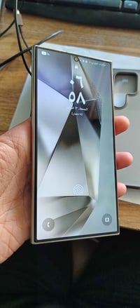 اس 24 الترا • ضهره مفطور • شاحن 45W