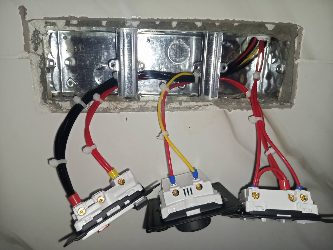 كادر الباز لتأسيسات الكهربائية ⚡.
تأسيس بوري + سيمنز + مساطر حسب طلبك شغل درجة اولى استلام مهندس باسعار مناسبه جدا   1. التزام بالموعد 
2. استلام مهندس 
3. تسليم البيت في الوقت المحدد
4. عمل درجه اولى 100% 

نعمل في داخل البصرة 

للاستفسار / ***********
