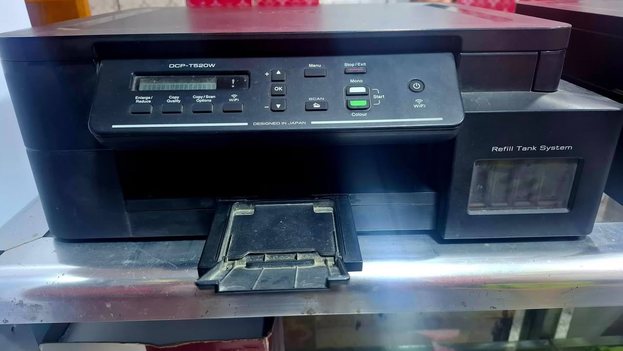 للبيع طابعة برذر. T520 بسعر مناسب
 واي فاي نظيفة 
موصفات الطابعة
طباعه - استنساخ - سكنر
ملون - و عادي  نظام 4 الوان
طباعة حجم صور و A4
منظومة تعباه خارجيه
  المكان  نجف -لا يوجد توصيل 
للاستفسار خاص اوالاتصال
 ***********
