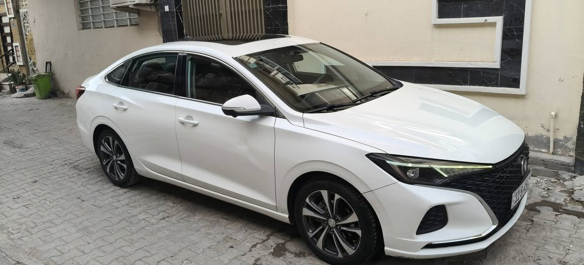 السلام عليكم ورحمة الله  سانجان ايدو بلاص  موديل 2023 حره باسمي ماشيه 84 الف  مكفوله  السياره جديده حيل  
السياره فول مواصفات  S اعلى فئه بيع او مراوس ب ايدو 25 او بي واي دي         مواصفات السياره
مكينه 1400 شرط بانزين عادي وتوكل 
تبريد ثلج
كشنات جلد تدفئه  وتبريد
رادار امامي
كامرات 360 وتسحيل داشكام
بانوراما. عل طول القماره
اشاير بلمري + هيترات جانبيه
 تخم تاير جديد+ صدر كله جديد  
رقم بغداد حره بسمي تحويل مباشر ماشيه 84 الف
مكان السياره بغداد حي البساتين ***********
