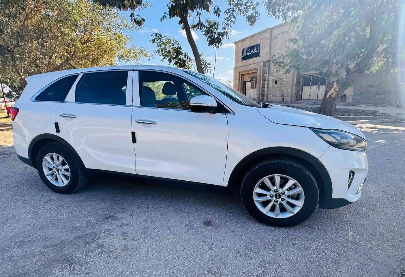 السلام عليكم كيا سورينتو 2019 امريكي رقم بغداد بأسمي 6 سلندر 7 راكب
السعر 185

حادثها جاملغ وبنيد 

مواصفات عاديه السياره جاهزه متخسر عليها ربع كير محرك مكفولات برغي ممفتوح بيهن شادلها منضومة زنون ب٥٠٠ الف شاشه ب٢٥٠ غرفتها نظافه 100% للاستفسار ***********
