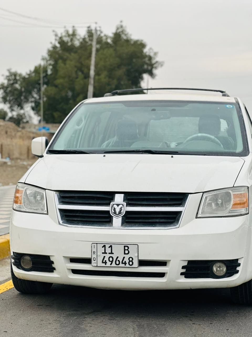 دوج كرفان موديل 2009
حادثها قفط جاملغ مبدل بدون دواخل 
ايرباكات سليمه 
كير مكينه حداديه خير من الله
مكينه 3800 
V6 SXT
مواصفاتها معروفه 
بيبان سلايت كهرباء 
كراسي كهرباء 
اناره داخليه LED
منضومه زينون عالي ناصي
كراسي مطعم جلد ومخمل
تايرات صدر كله جديد 
السعر ١١٨ مجال كلش قليل
رقم بغداد الجديد انكليزي باسمي 
مكاني بغداد ***********
