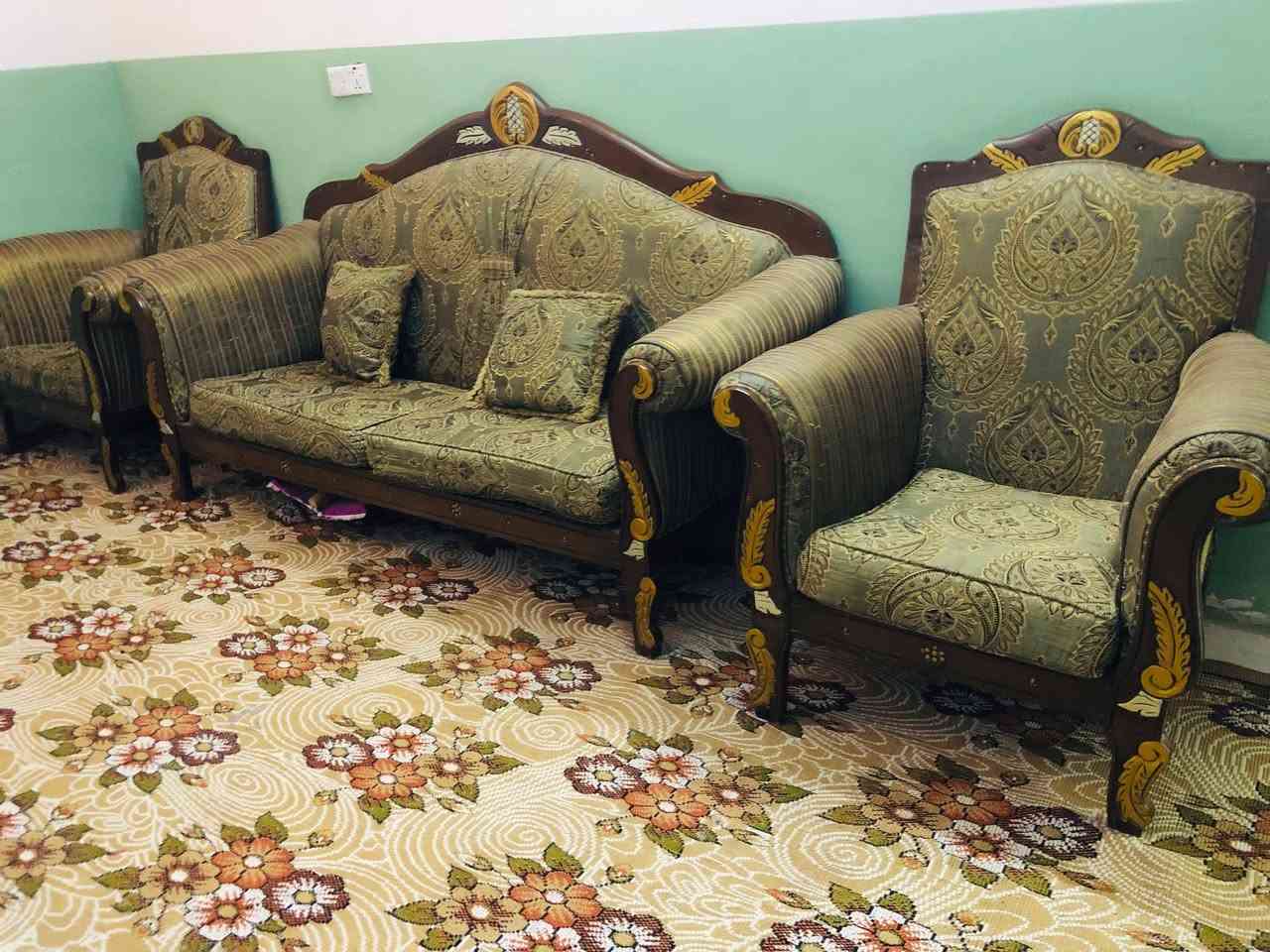 تخم ١٠ مقاعد 
نظيف بس وحدة بيها ضرر بسيط ..
النهروان شارع ٦٠
للاستفسار الاتصال ع ***********
#ادمن وافق هاي ثالث مرة انشر
