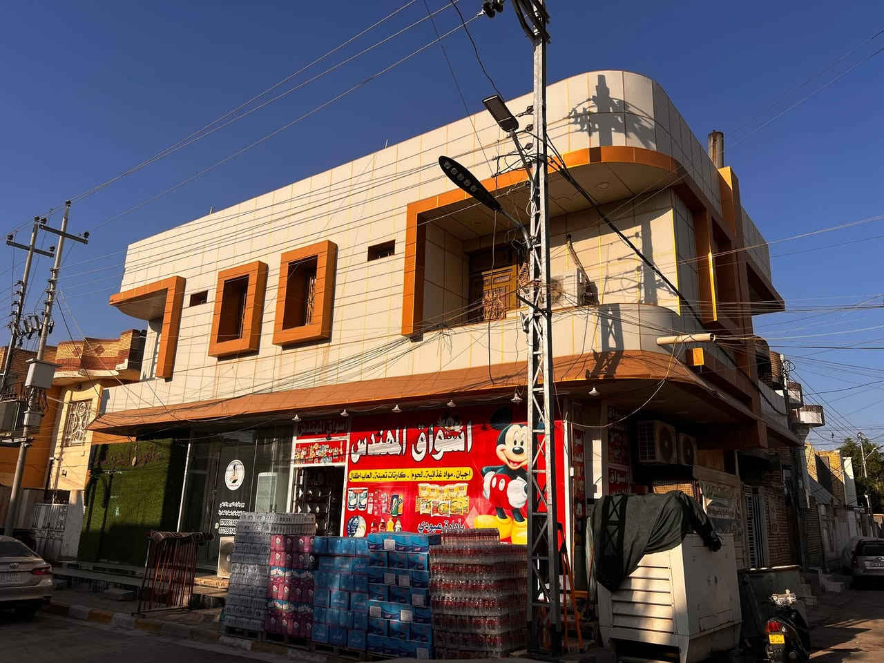 للبيع بناية مساحتها الواقعية ١٢٠م..... في الطابو ١٠٠م  مؤجرة بالكامل ٤محلات مع شقتين  الاتصال *********** العمارة دور النفط
