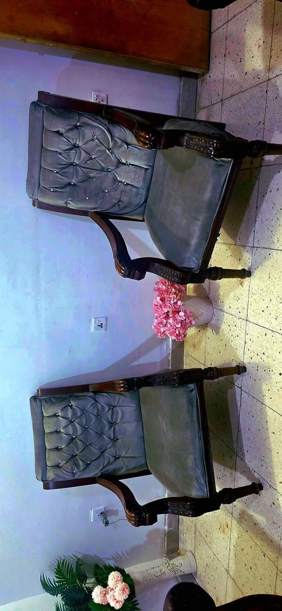 استقبال كامل للبيع
تخم خشب زان كراسي  4  و قنفات   2
طبلات 3 قطع  وسطيه حجم كبير 80 cm
مكيف نضيف نقص غاز فقط
 مع البردات و الزرع 
مكاني بغداد حي الجهاد 
السعر 800 و بي مجال 
***********

