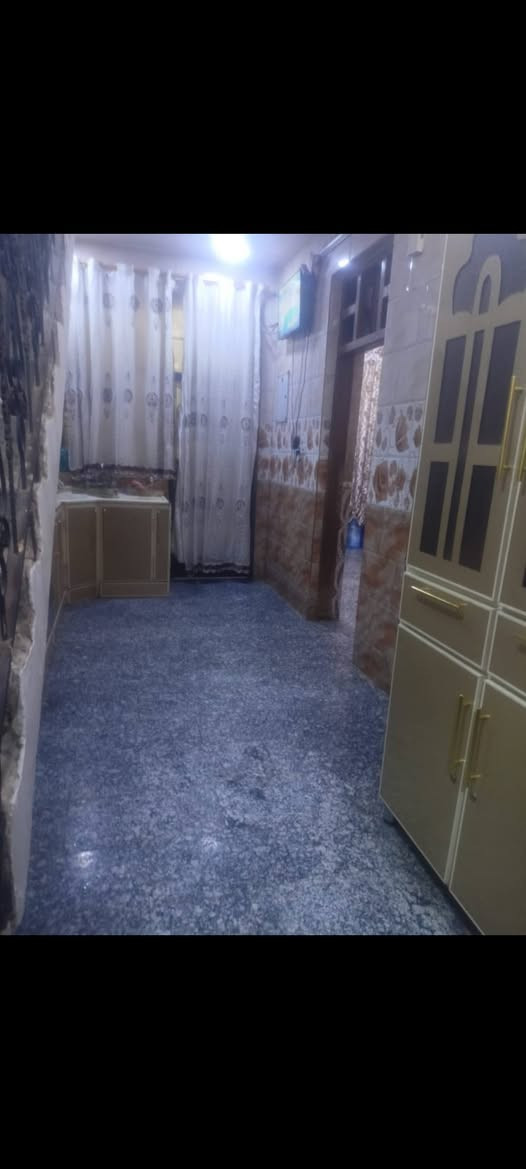 السلام عليكم نصف قطعة أمامية للبيع قطاع ٣٩ مساحة ٧٢ متر مربع الواجهة ٧ النزال ١٠ وربع قريب على الشارع أول فرع على شارع ستين بناء حديث يحتوي الطابق الأول على غرفة ضيوف ومطبخ وغرفة نوم وترك خلفي وحمام الطابق الثاني على غرفتين نوم وحولي وأحمام الطابق الثالث على غرفة وبيتونة السعر ١٣٥ وبي مجال بسيط الاستفسار الاتصال على الرقم ***********
