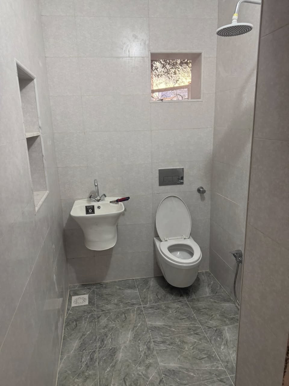 مشتمل ١٠٠ متر للايجار في الزهراء
خلف اسواق نجاح قرب كراج بغداد
خدمات ع مؤجر
مساحتة ١٠٠ متر
يكفي لعائلة صغيرة
غرفة وحدة ٥x٦
هول داخلي
مطبخ
ترك
كراج
طابق واحد
للاستفسار
***********
