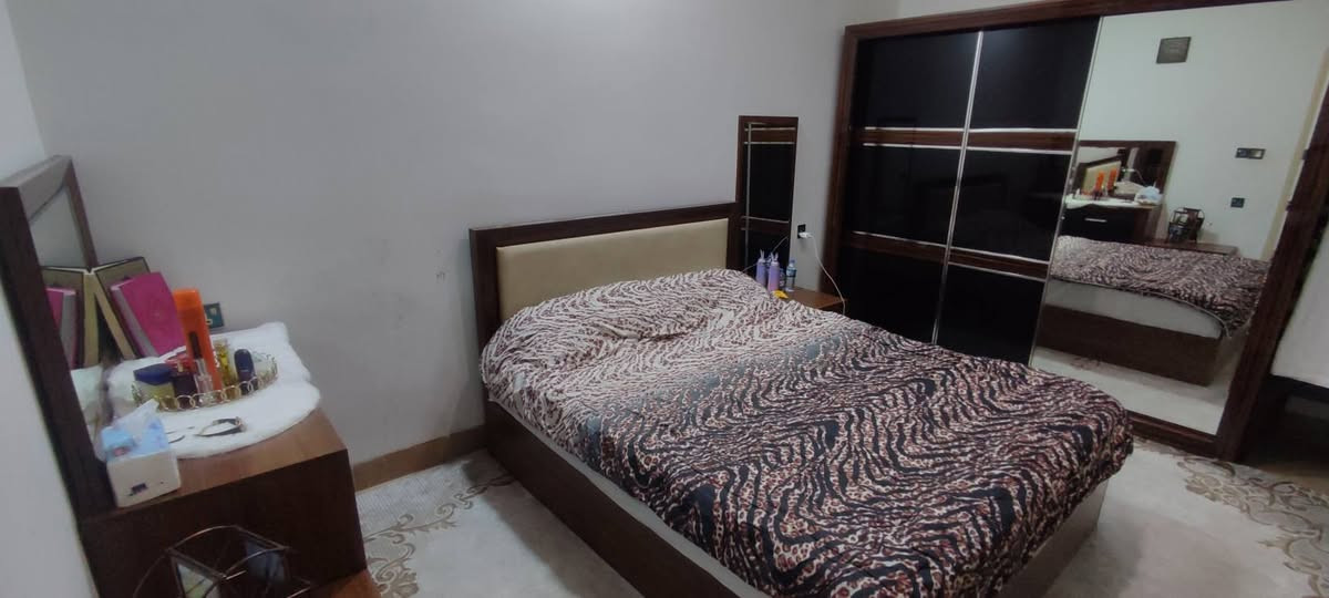 غرفه ٥ قطع نظيف جدا بدون دوشك سلايت ٢٨٠ الف للتواصل ***********
