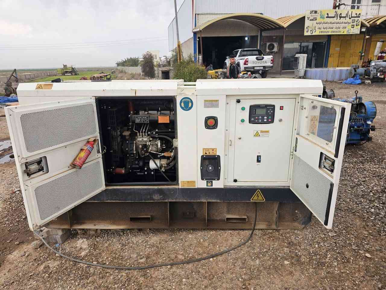 # مولدات
مولد دويز ٤ بستم  القدرة 50 kAV

مولد دويز ٢ بستم القدرة 15 KAV

مولد دويز ٦ بستم القدرة 50 KAV

مولد كاتم بيركنز ٤ بستم القدرة 60 kAV جديد مشتغل فقط ٢٠٠ ساعة 

المكان ديالى العظيم 

للاستفسار ***********
