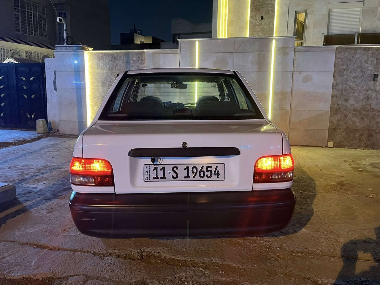 السلام عليكم 
سايبه مديل 23 
كفاله عامه بس هاي يم قبق البانزين 
على وضعيتها
بسمي
ماشيه 65
بغداد المشتل 
السعر 68

***********
