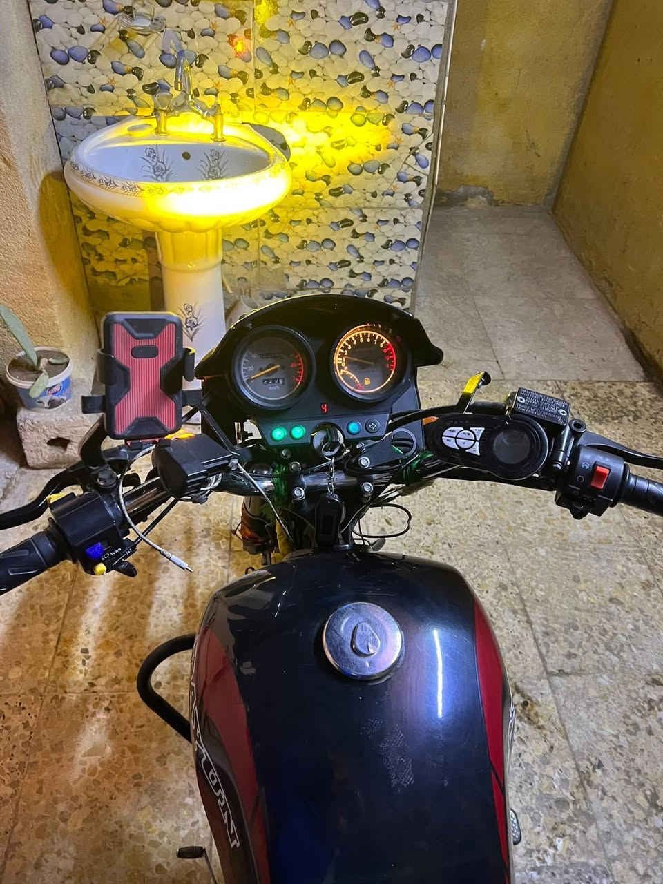 لسلام عليكم شباب دراجة دايوان مديل 2023 دراجة خير من الله مكينة مكفوله برغي ما مفتوح بيها دراجة مرقمه سنوية بغداد السعر 2300 و بيها مجال العنوان بغداد ملاحظة الصندوق مو وياها للتواصل ***********
