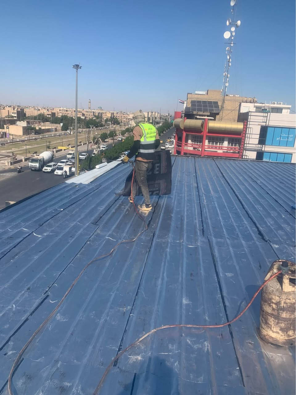 شركة الثقلين للايزوكام والديكور 
تغليف السطح بمادة الايزوكام 
تغليف الداخلي بمادة الورق الجدران او شيبورد لاصق او بديل الرخام ألاصق وبديل الخشب سقف ثانوي 
العنون كوت شارع النسيج خدمي السلام 
*********** 
*********** دهل اوران, واسط
