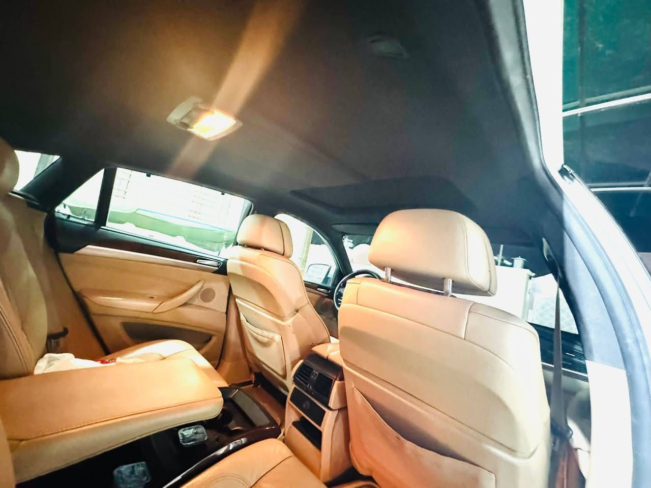 السلام عليكم
للبيع 
BMW X6 2010 35i
خليجية بدون حادث او صبغ او تبديل (بيها بارد قليل) 
بصمة تشغيل وبصمة ابواب + دخول ذكي
دفع رباعي
داخل جلد بيج نظيف جدا
مقاعد الامامية كهرباء+ مساج 
شاشة كبيرة + dvd + cd changer+ AUX+ Bluetooth
مرايا شفط معتمة
صندوق كهرباء
تحكم ستيرن
Active steering (اكتف ستيرن نصف فرة ) 
لايت زنون داينمك 
فتحة سقف
حدادية ممتازة
محرك + كير + كهربائيات+ تبريد  نظيفة وجاهزة + صيانة كاملة لجميع اجزاء السيارة الاستهلاكية 
رقم اربيل الجديد هزة وسنوية جديدة بإسمي
مكان السيارة اربیل


**إذا كنت صاحب هذا الإعلان وتريد حذفه لأي سبب، رجاءا أرسل رسالة إلى الدعم الفني**