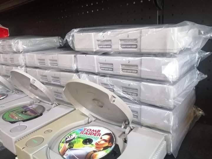 وصول وجبه بلي1 باله اصلي سحب عدسه شرط طلقه كامل كل ملحقاته مع5 أقراص هديه الجهاز يشغل أقراص كوبي وصلي سعر الجهاز 40  الف نضافة الاجهزه 90 متوفر كميه خير من الله للحجز والاستفسار واتساب ***********
