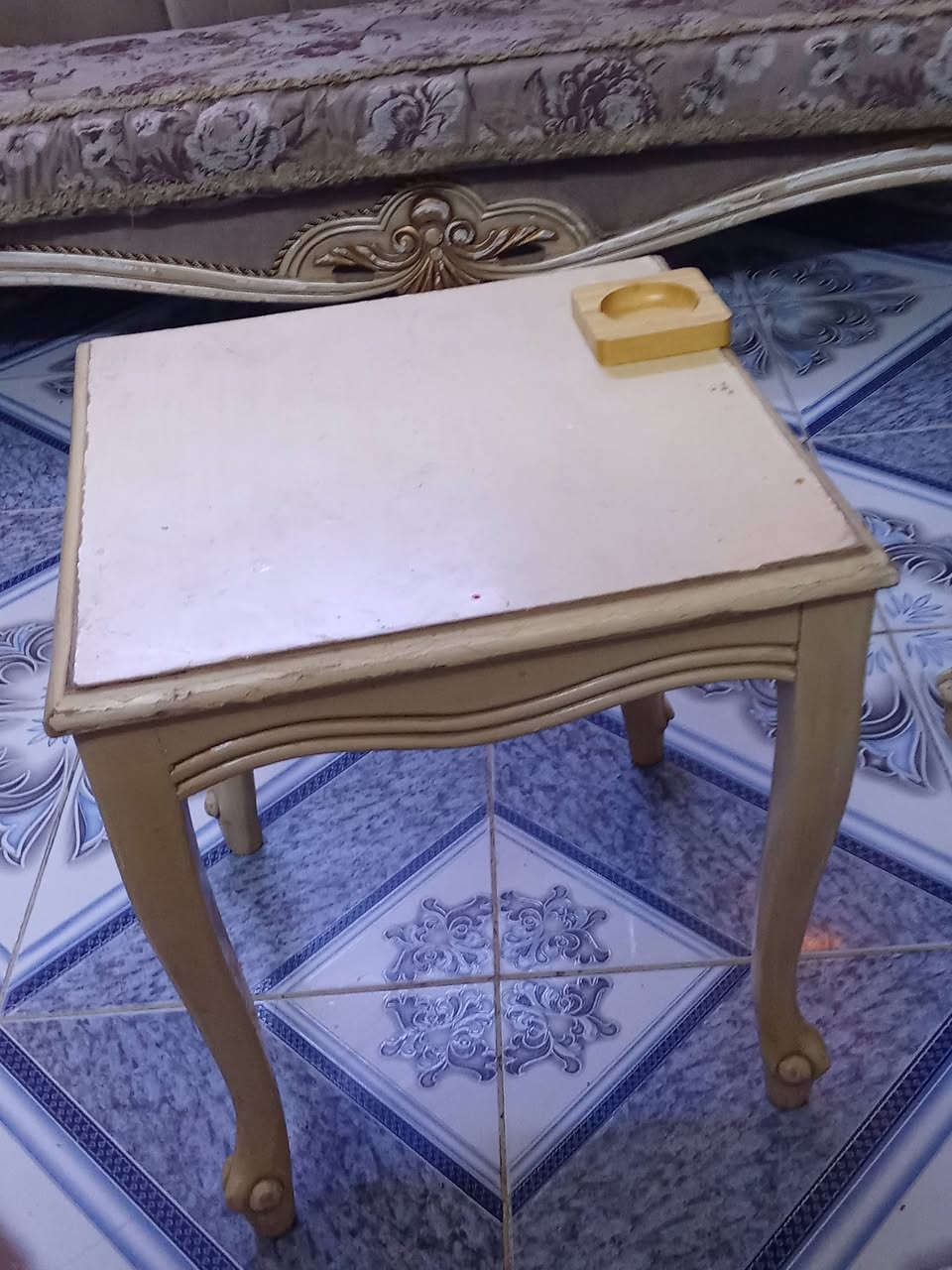 سلام عليكم ورحمة الله وبركاته تخم للبيع يحتوي اربيع كراسي ام النفر وثنين ام تلث نفرات وثنين طبله مكان حي الفرات يم المولده تخم 10مقاعد سعر 300وبي مجال للطيبين تواصل عله هاذا الرقم وبيك خير وتتلل ***********
