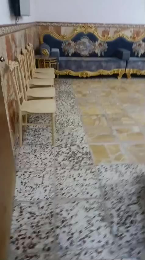 #عرض_دار_للـبـيـع 
دار سكن للبيع مساحته ( 144 م ) واجه ( 12 م * 12 م )
طابقين بناء حديث  طابوق 🧱 
وكما مبين بالصور ومقاطع الفيديو
العنوان : بغداد- ابو غريب- خرنابات- قرب أسواق العبودين
السعر 135 مليون وبي مجال للشراء الجاد 
للأستفسار أكثر يرجى الاتصال على الارقام التاليه: 
***********
***********
