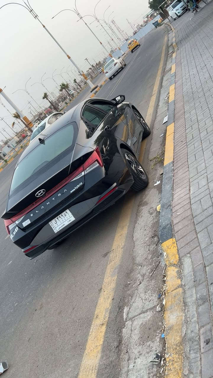 سلام عليكم للبيع النتره هايبرد مديل ٢٠٢٢ السياره بيه بس بنيد راجع نفسه ***********. السياره تحويل السعر ١٤٠ اوبيه مجال
