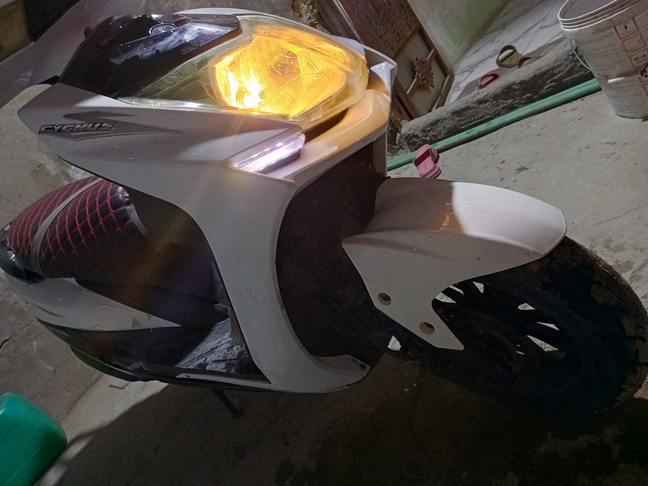 السلام عليكم دراجه سكنس اصوليه نضيفه وكلشي شغال بيها اشاير لايت عالي ناصي سلف هندر فقط كيج البانزين فالت السعر 450عنوان البصره جبيله رقمي ***********
