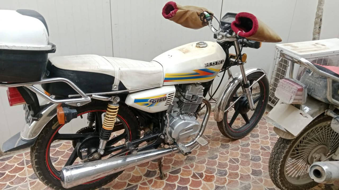 السلام عليكم ورحمة الله وبركاته
من رخصت المدير
دراجه هونده للبيع ارواق سنتنساخ
ضافه خير من الله محرك مامفتوح برغي بي
گير مثل البطح لفوك نمر مالته
سعر خاص متواجد ***********
