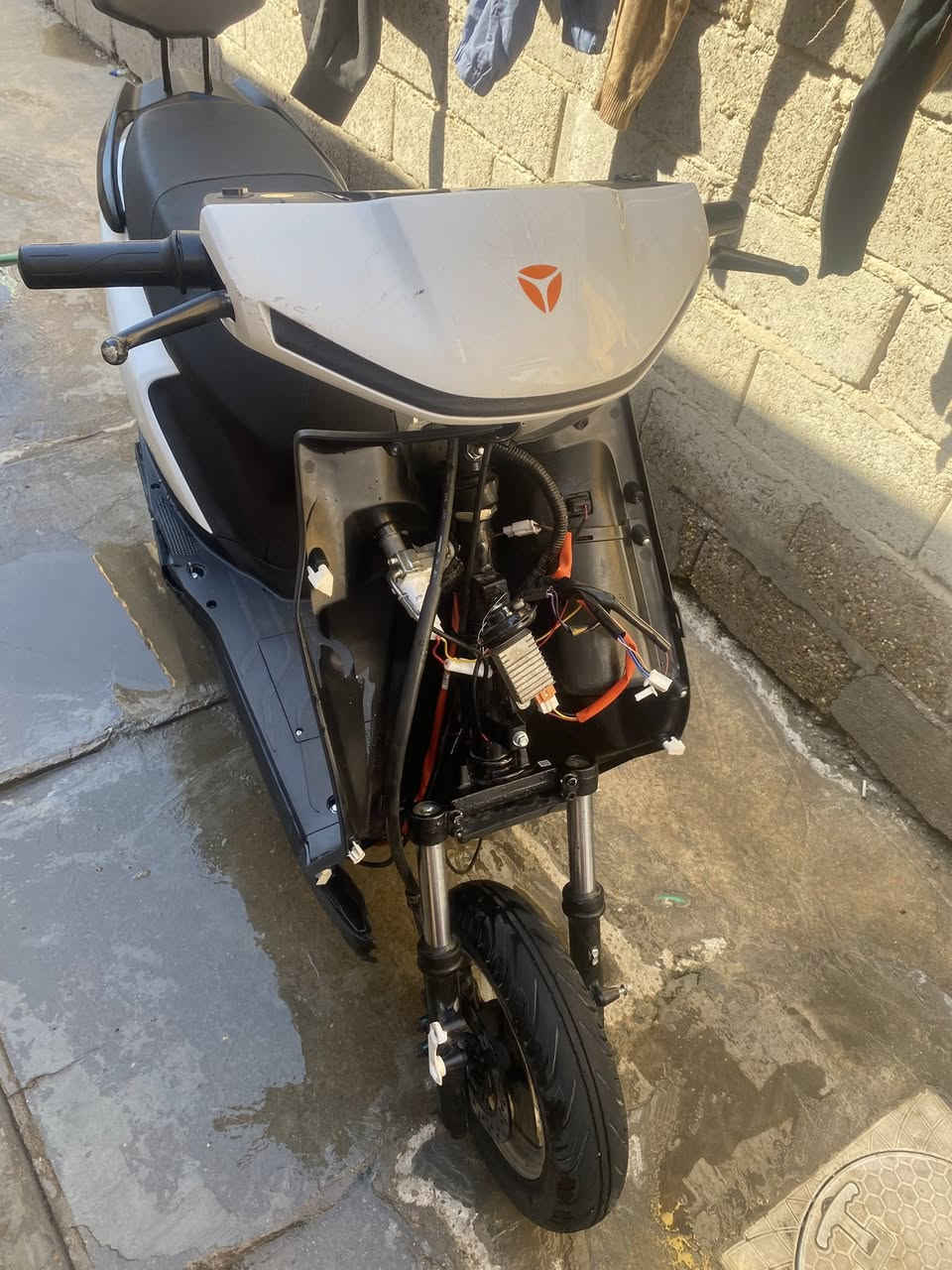 السلام عليكم دارجه شحن RN من شركه ياديه الداجه جديده امعنه الكلمه بس ندعمت  وتكسرن كفراتها الاماميه الايت موجود كلشي ما بي طالعه من الشركه يوم ١٥ بشهر ال١ مصارلها هواي السعر ٥٥٠ وبيها مجال دراجه جديده مكاني بغداد الدوره ***********
