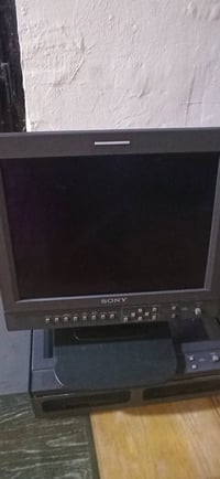 كامرات سوني فيديو مستعمل نضيف مع 3 عدسات مع مونيتر عدد 2 للبيع للاستفس...