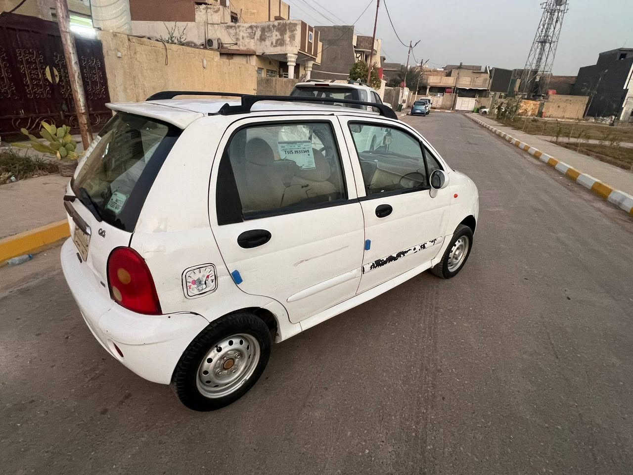 السلام عليكم
كيو كيو٢٠١١ أبيض رقم بغداد خصوصي 
مكفول كير ومكينه
  نضيفه  ملاحظات بسيطه 
السعر ٢٧ ورقة مكان واسط الصويره 
الخاص مغلق 
للاستفسار موجود واتساب ***********
