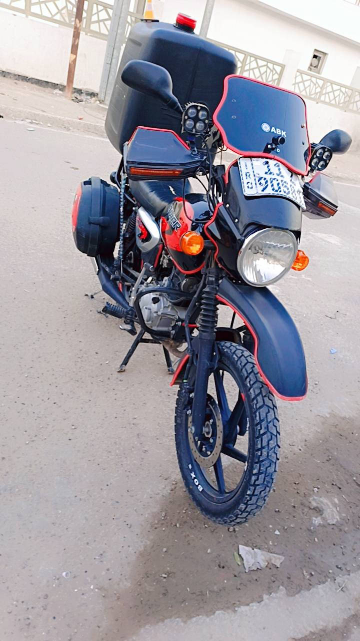 سلام و عليكم شباب من هسه الي ما عاجبه السعر او التفاصيل لا يعلق السعر بنهايه المنشور 
دراجه بوكسر موديل 23 مرقم بغداد باسمي 👑
الدراجه بيها غراض او الغراض كلهن اصليه او شركه ما اشد شي عادي مال جناي او توازيت هسه اريد ابيع 
1( شاشه كار بلي + كامرات عدد 2)
2( زوج تايرات جدد باكستاني عالي)
3( بوم عدد 2 الاصلي )
4( كشافات رابطهن على العالي بس عدد 2 شديتهن اليوم )
5( جنط صفح ام الد شغال الد مالتهن )
6( جامه اضافيه او الصندوق شاد عليه سهم ويه الاشاره )
7( واقيات مال يدات لد هم ويه الاشاره )
اهم فقره هيه هاي 👇
8( الدراجه مفوحه مره وحده او على ايدي كله اصلي اي حاجه تجاريه ما اشدها كله اصلي او كل اسبوع ابدل دهن )
الغراض الي اطيهن ويه الدراجه هديه 👇
( كامرات مغامرات عدد ٢ او اصليات 4k + خوذه من ماركه سيزر بس الخوذه سعرها 80 الف قبل سبوع اخذتها )
يعني تشتريها كبل تروح تشتغل ما ناقصك ايشي
السعر  2900💵 
ملونين او تسعميه  المكان بغداد شهداء السيديه 
الرقم (***********)
