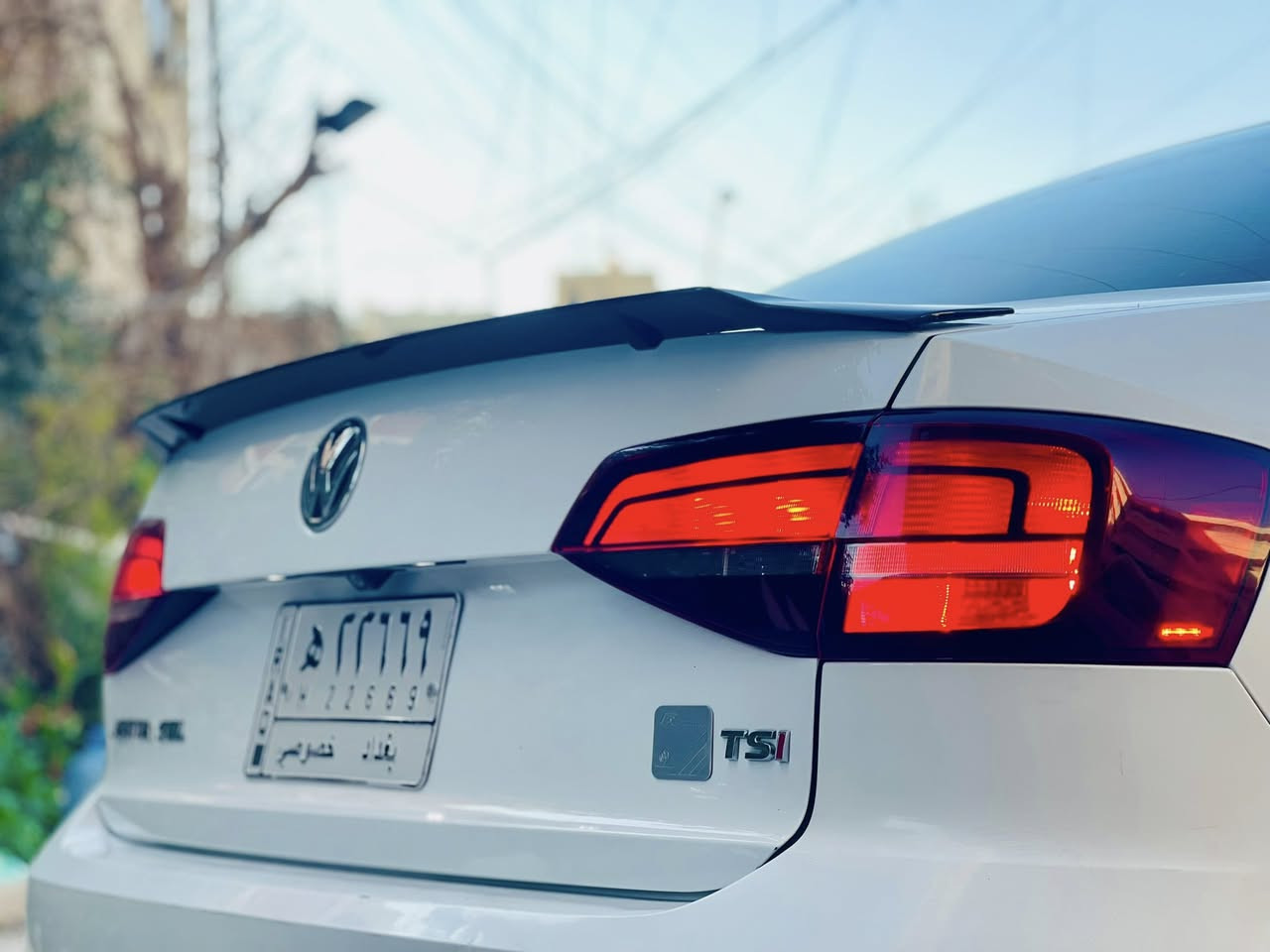 سلام عليكم
حادث جدا بسيط مرفق مع صور
جيتا 2016 SEL فول مواصفات اعلى مواصفات 
مكينه 1.800 تيربو 
كير مكينه مكفولات 
داخل بيجي كشن تدفئه 
رادارات جانبي خلفي امامي 
ماسحات اوتو 
ليتات داينمك متحرك 
فتحت سقف 
ويل اصلي 17 تخم تاير جديد 
السياره عليها دعاميه GLI 
لد داخلي متحرك 14 قطعه 
حادث السياره هلال الجاملغ الخلفي او باب خلفيه فقط
رقم بغداد مميز 
السعر 124$    وبيها مجال قليل 
مكان السياره بغداد الكرخ 
رقم ***********
