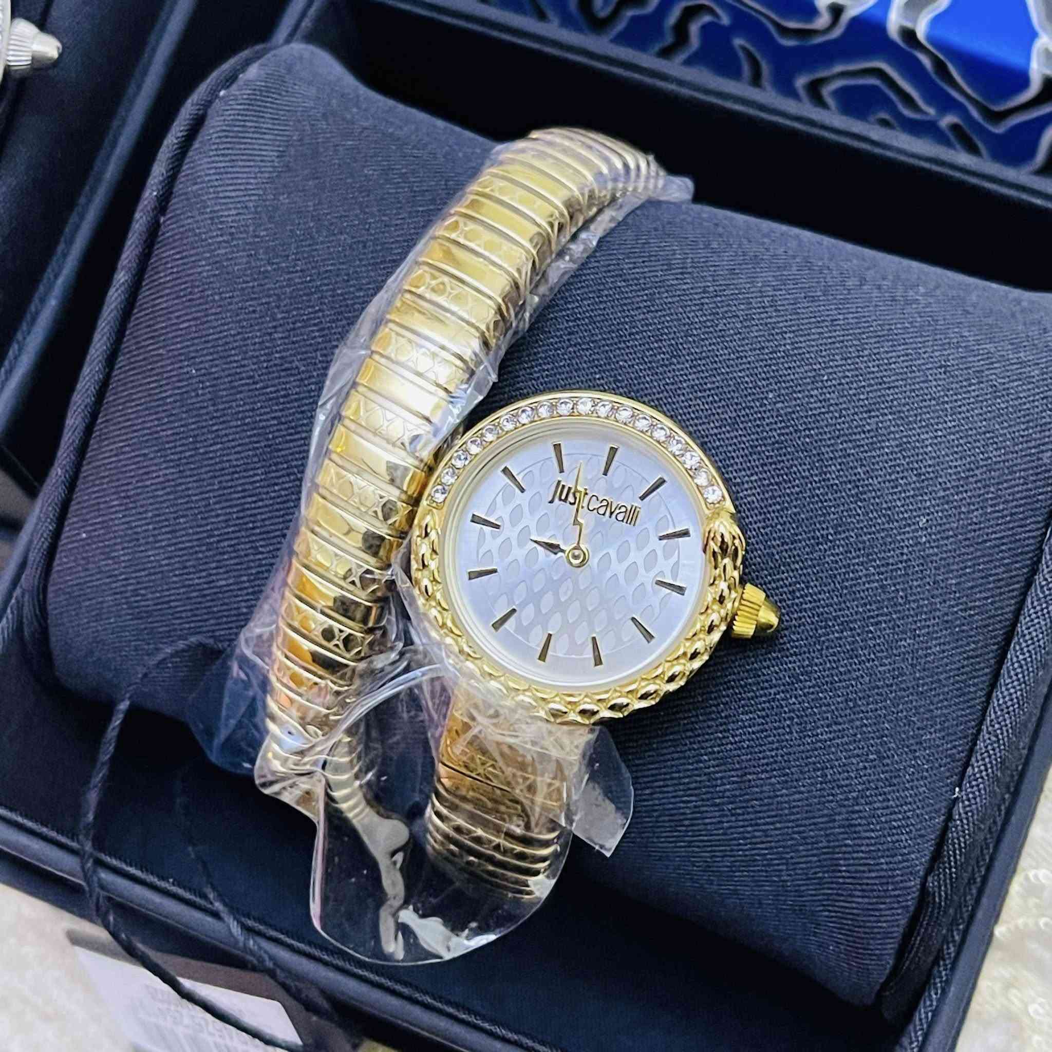 🎁✅مجموعة ساعات نسائية 
🎁✅مختلف البراندات الاصلية 
👌الياباني والسويسري 
🔥امبريو ارماني 
🔥مايكل كورس 
🔥تومي هليفغر 
🔥جاست كفالي 
🔥هانوا 
🔥تروفيش
🔥رومانسون


**إذا كنت صاحب هذا الإعلان وتريد حذفه لأي سبب، رجاءا أرسل رسالة إلى الدعم الفني**